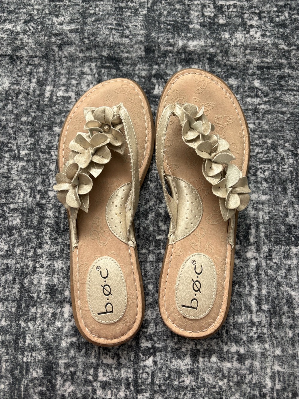 b.o.c. Women's Tan Floral Slip-On Sandals